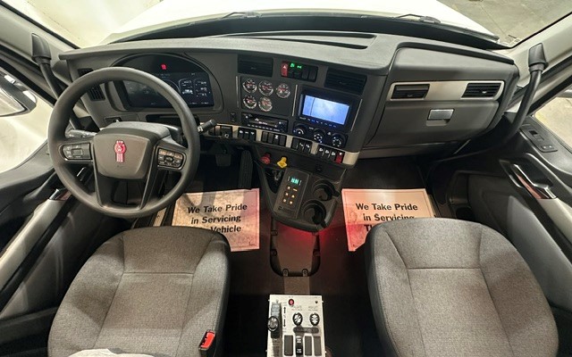 2027 Kenworth T880 in Asheville, NC — photo 2