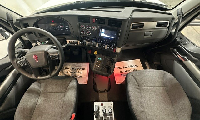 2027 Kenworth T880 in Oklahoma City, OK — photo 2