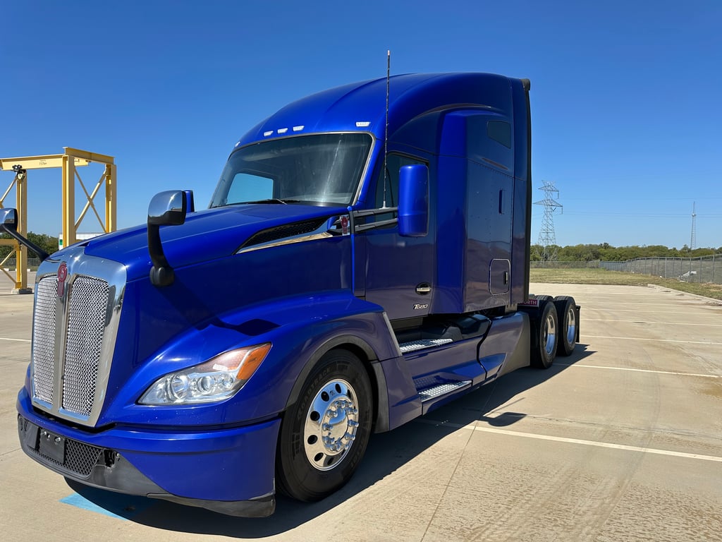 2023 Kenworth T680 in Fort Worth, TX — photo 7
