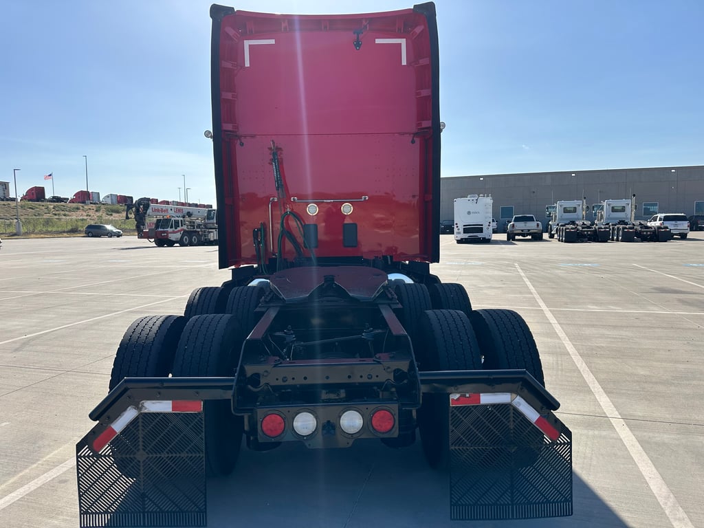 2022 Kenworth T680 in Fort Worth, TX — photo 4