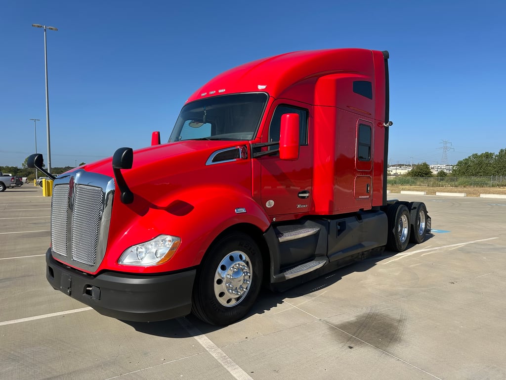 2022 Kenworth T680 in Fort Worth, TX — photo 7
