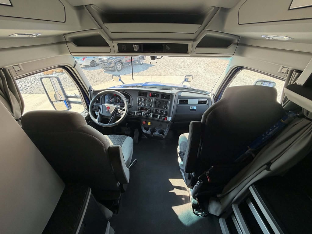 2022 Kenworth T680 in Tulsa, OK — photo 3