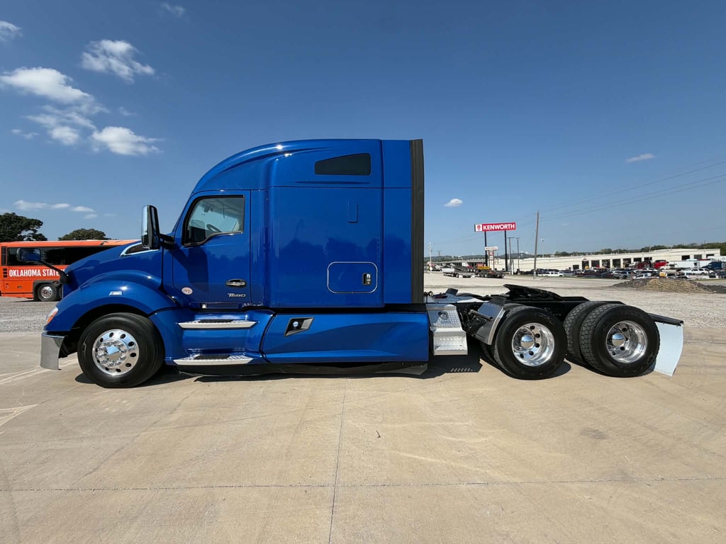 2022 Kenworth T680 in Tulsa, OK — photo 8