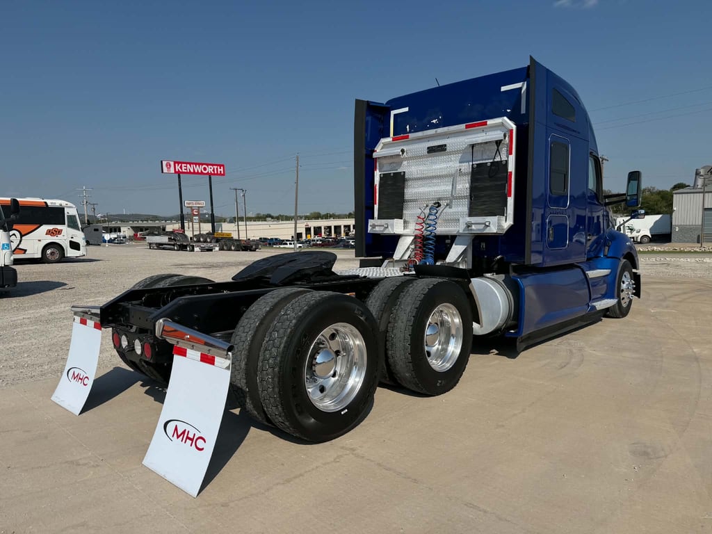 2022 Kenworth T680 in Tulsa, OK — photo 4