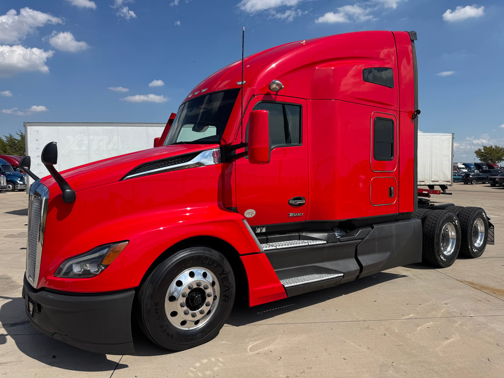 2023 Kenworth T680 in Dallas, TX — photo 2