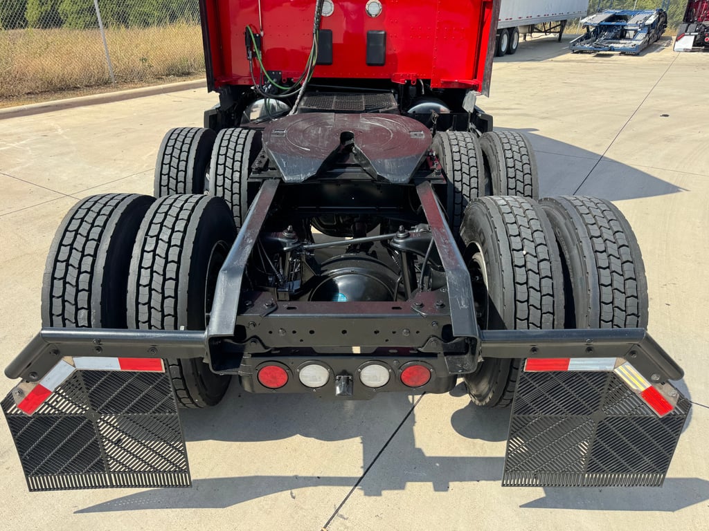 2023 Kenworth T680 in Dallas, TX — photo 4