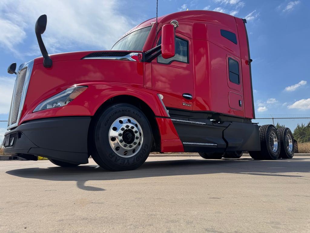 2023 Kenworth T680 in Dallas, TX — photo 8
