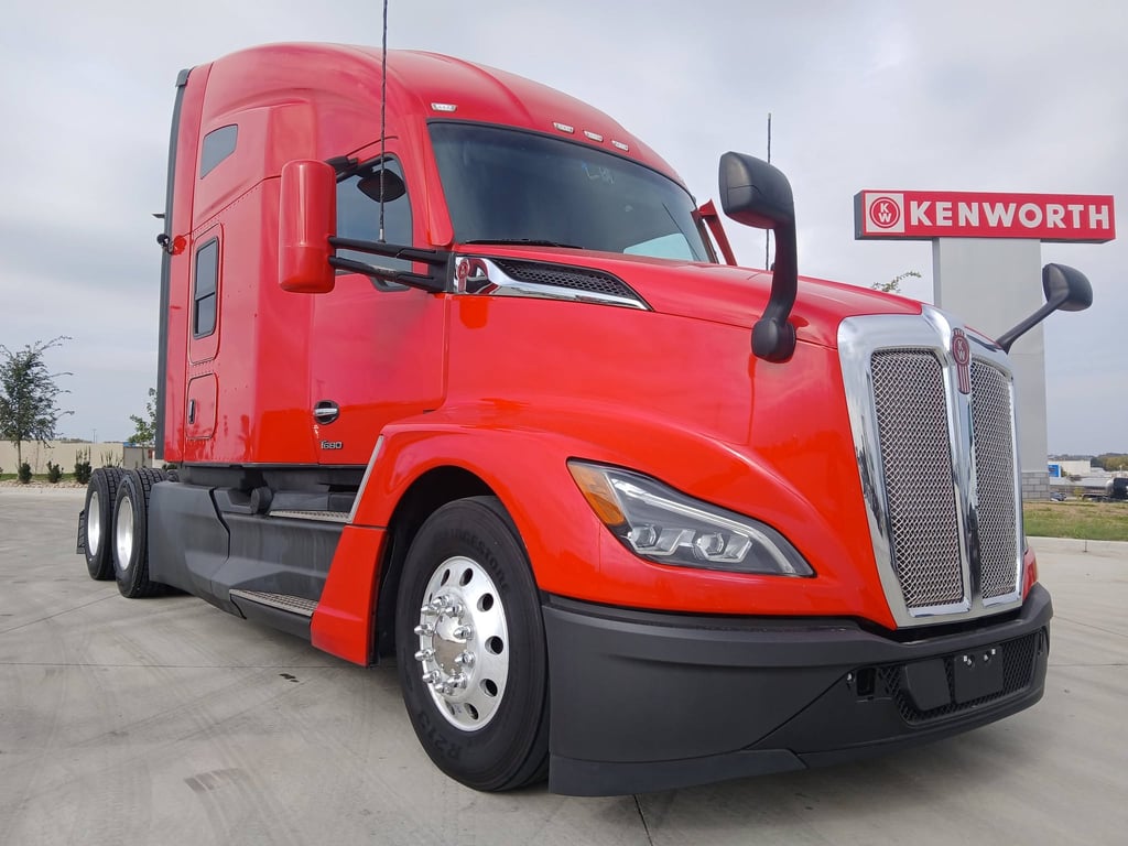 2023 Kenworth T680 in Cedar Rapids, IA