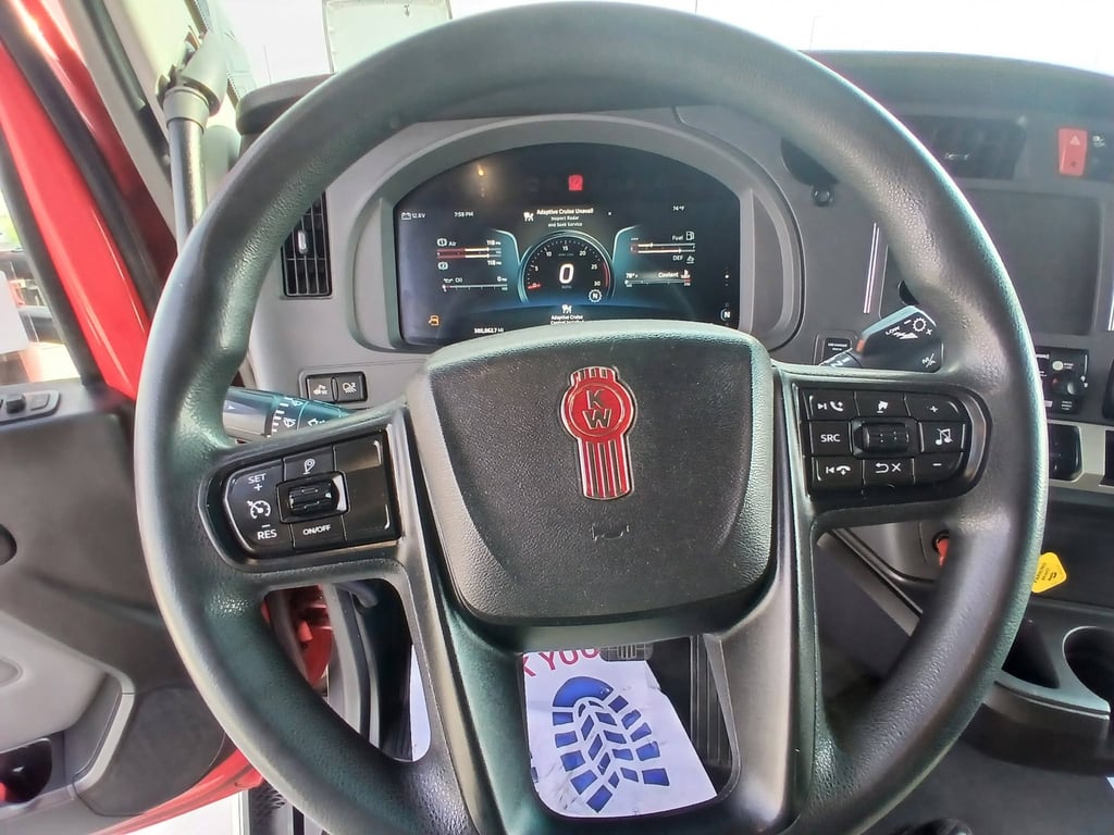 2023 Kenworth T680 in Cedar Rapids, IA — photo 7