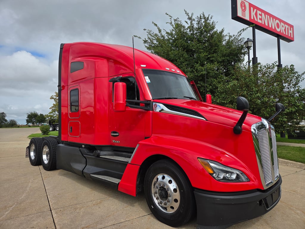 2023 Kenworth T680 in Cedar Rapids, IA