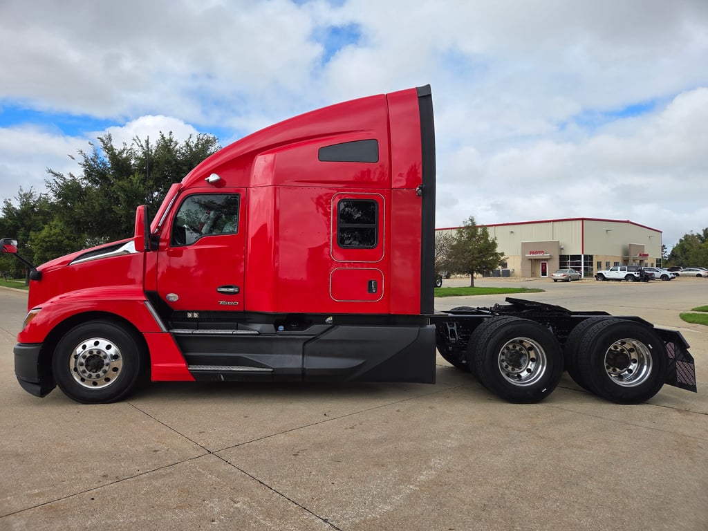 2023 Kenworth T680 in Cedar Rapids, IA — photo 8