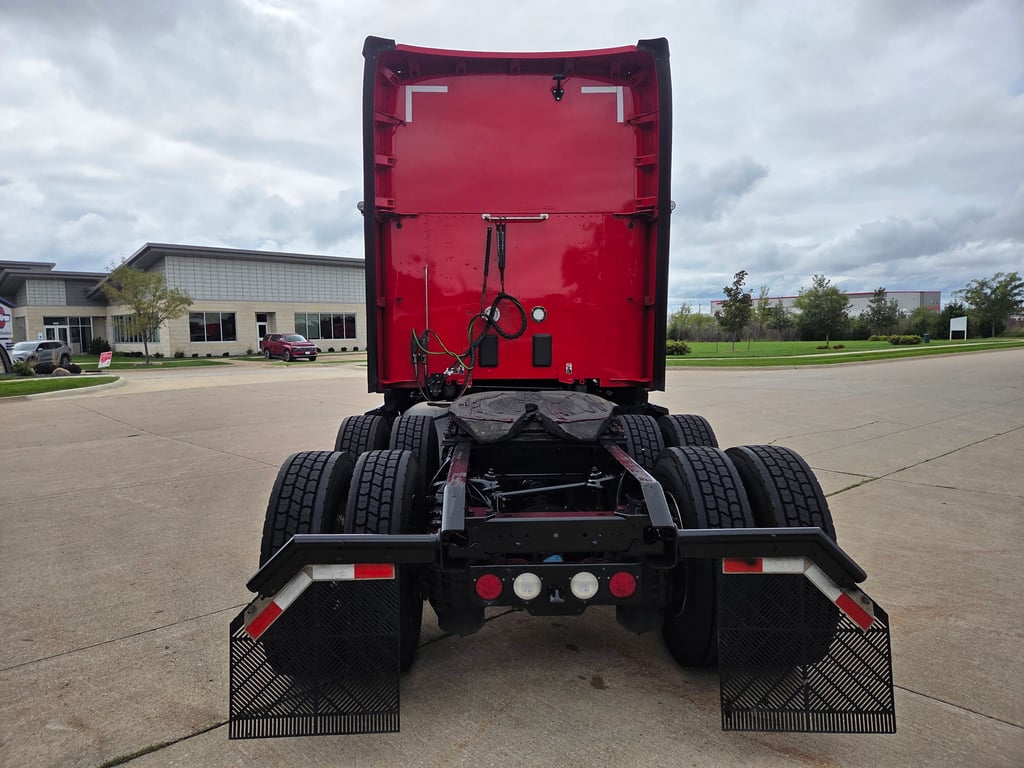 2023 Kenworth T680 in Cedar Rapids, IA — photo 5