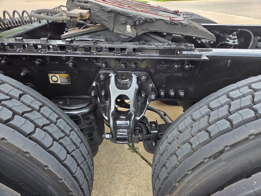2023 Kenworth T680 in Cedar Rapids, IA — photo 4