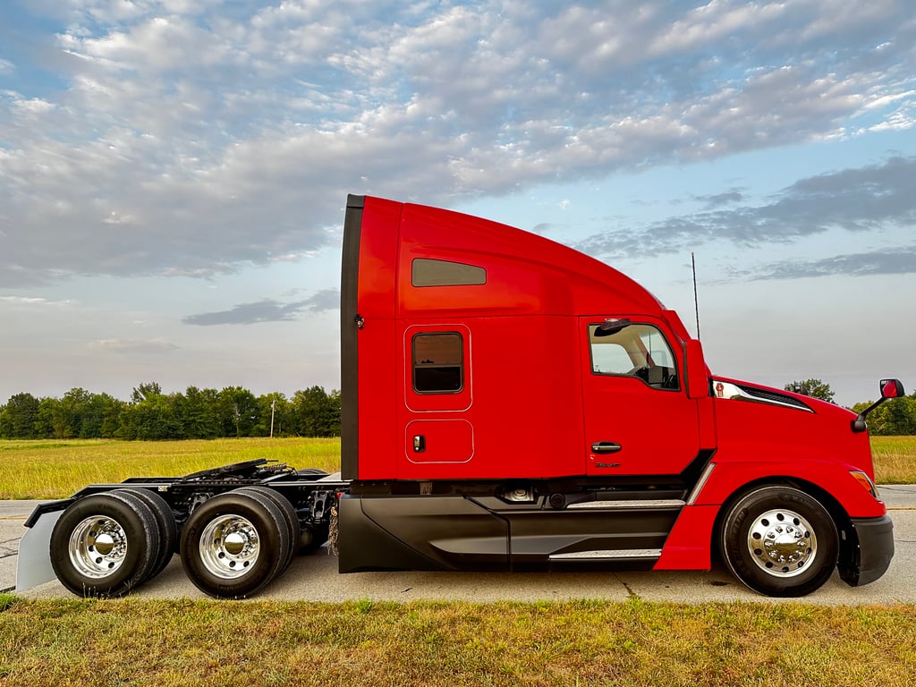 2023 Kenworth T680 in Joplin, MO — photo 2