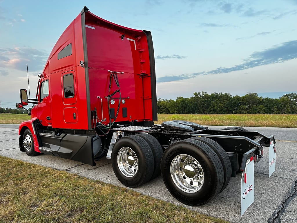 2023 Kenworth T680 in Joplin, MO — photo 4