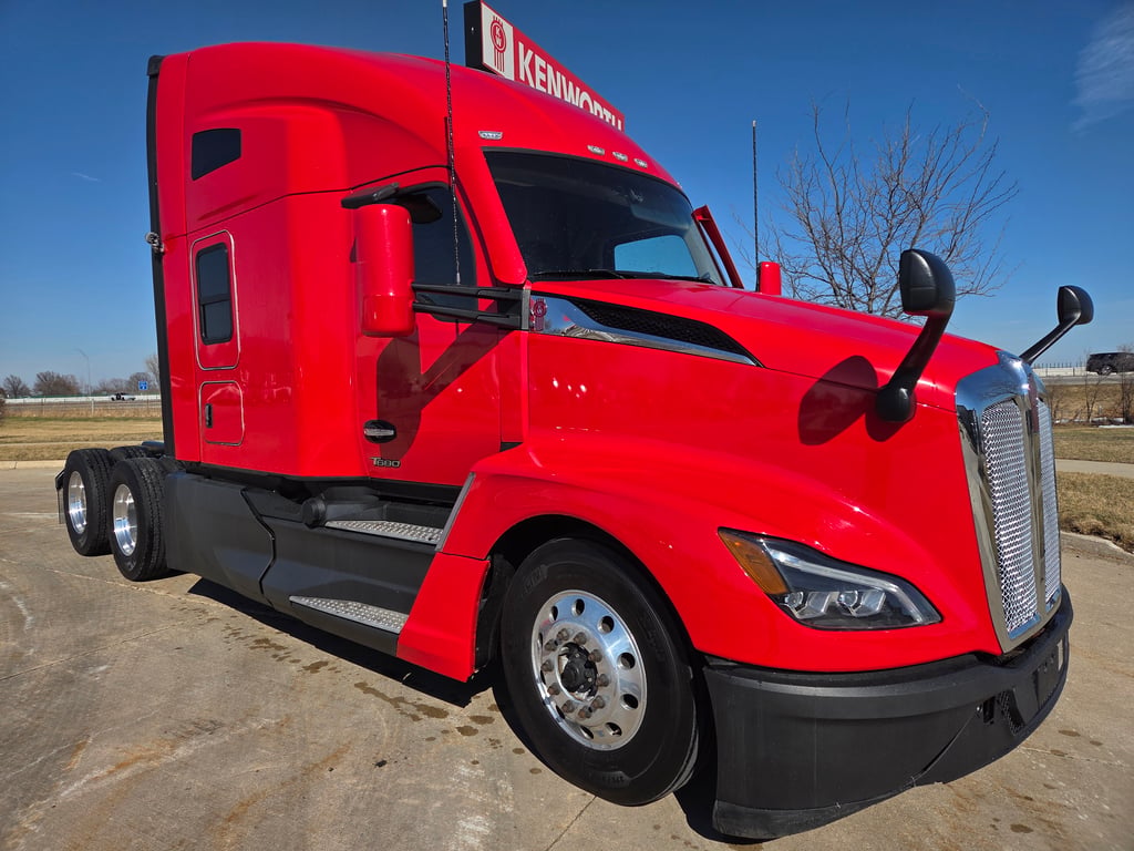 2024 Kenworth T680 in Cedar Rapids, IA