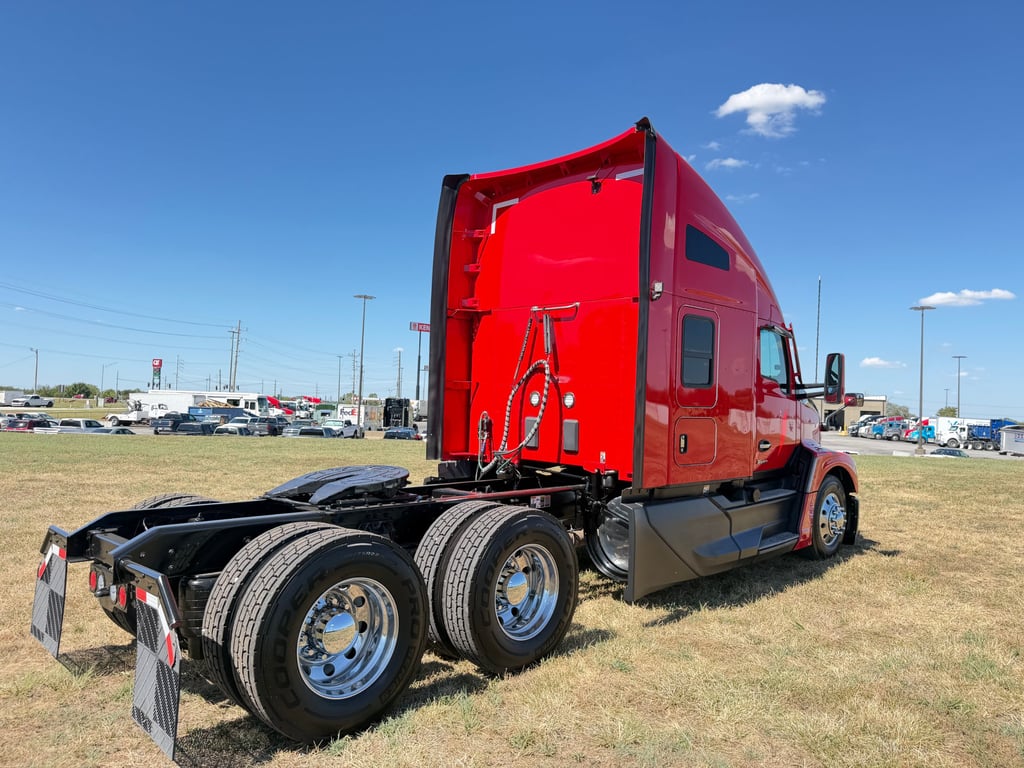 2024 Kenworth T680 in Joplin, MO — photo 3