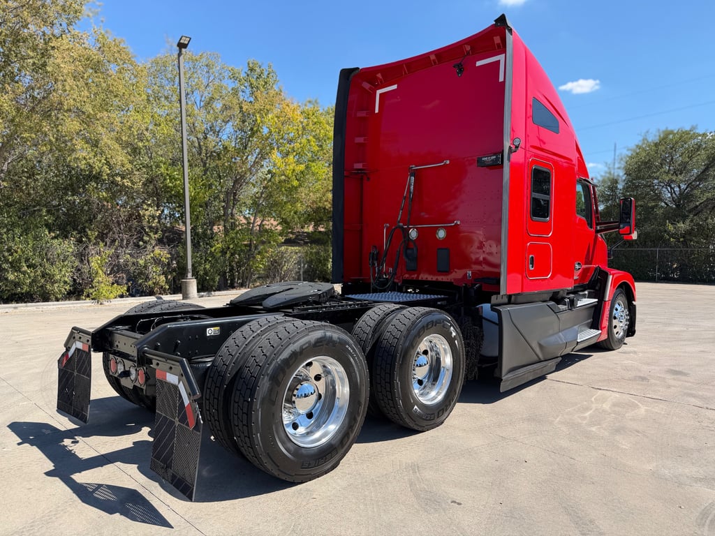2024 Kenworth T680 in Fort Worth, TX — photo 5