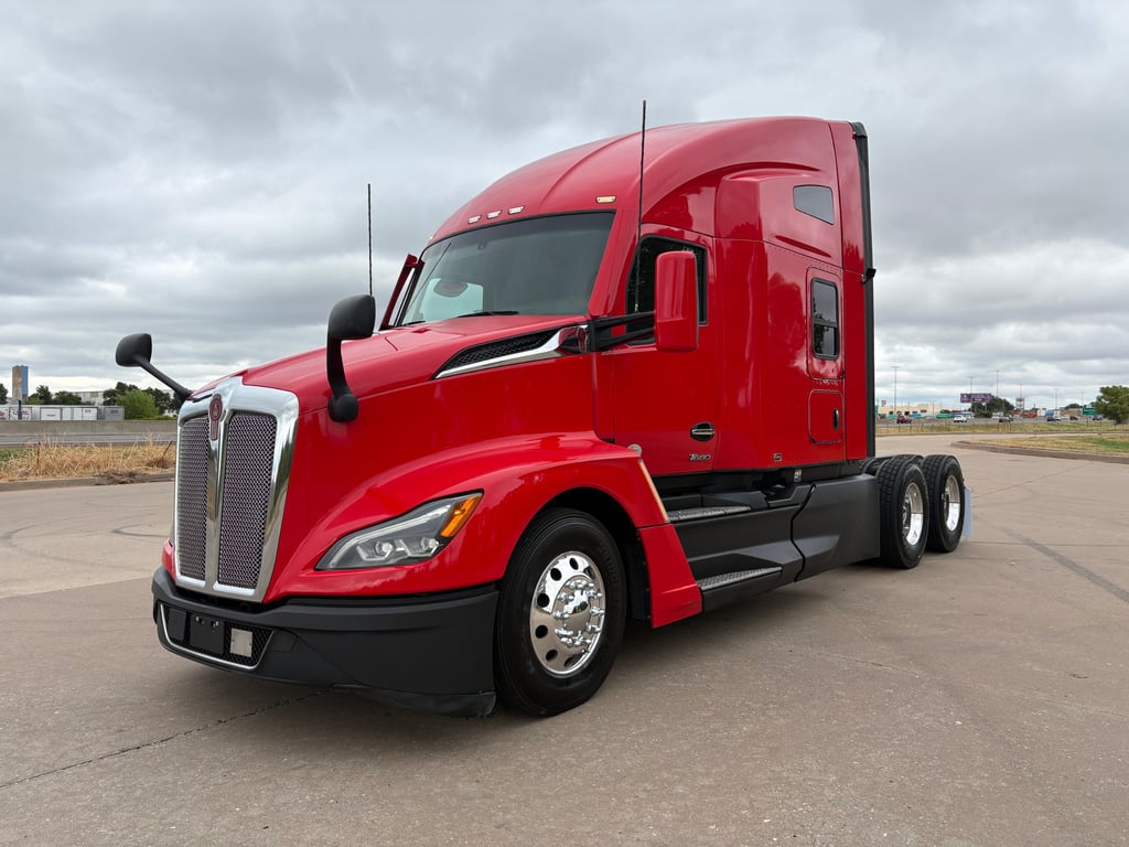 2024 Kenworth T680 in Oklahoma City, OK — photo 8