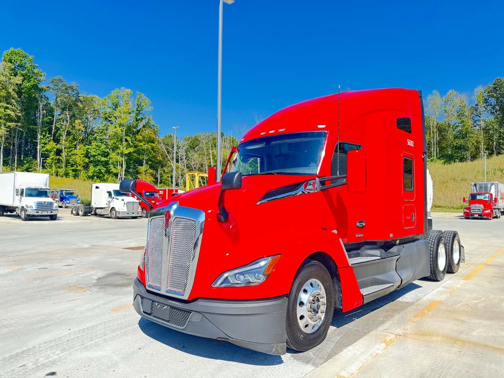 2024 Kenworth T680 in Knoxville, TN — photo 2