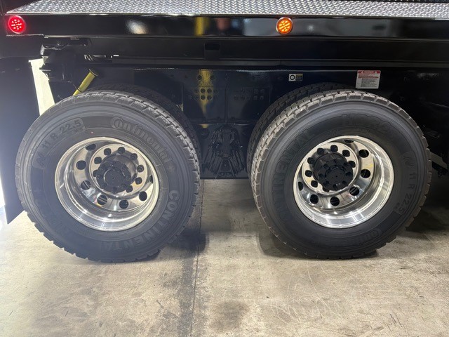 2027 Kenworth T880 in Olathe, KS — photo 3