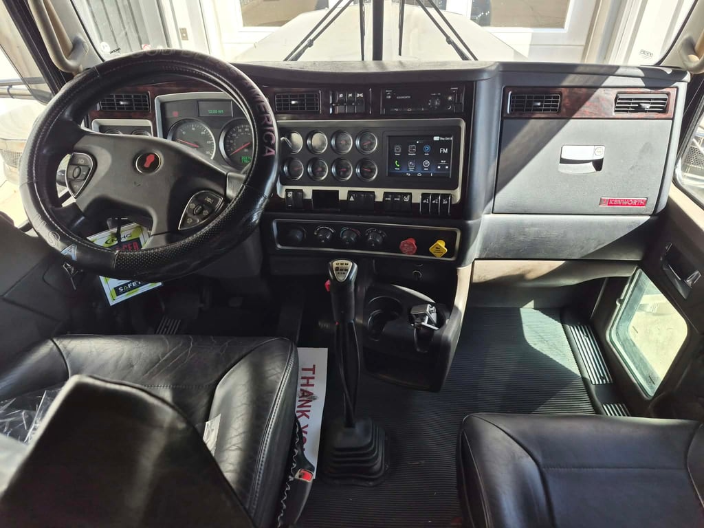 2022 Kenworth W900 in Quad Cities — photo 6