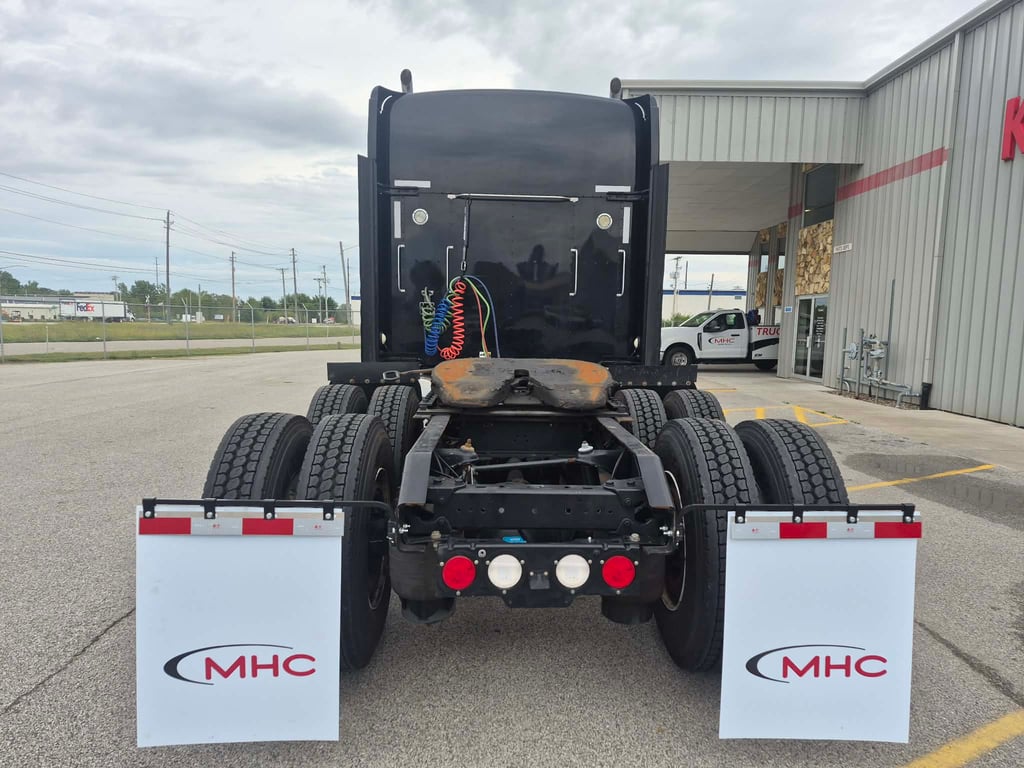 2022 Kenworth W900 in Quad Cities — photo 4