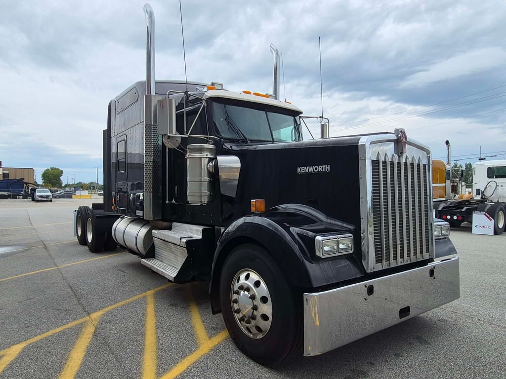 2022 Kenworth W900 in Quad Cities