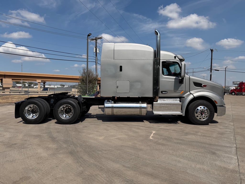2021 Peterbilt 579 in Fort Worth, TX — photo 8