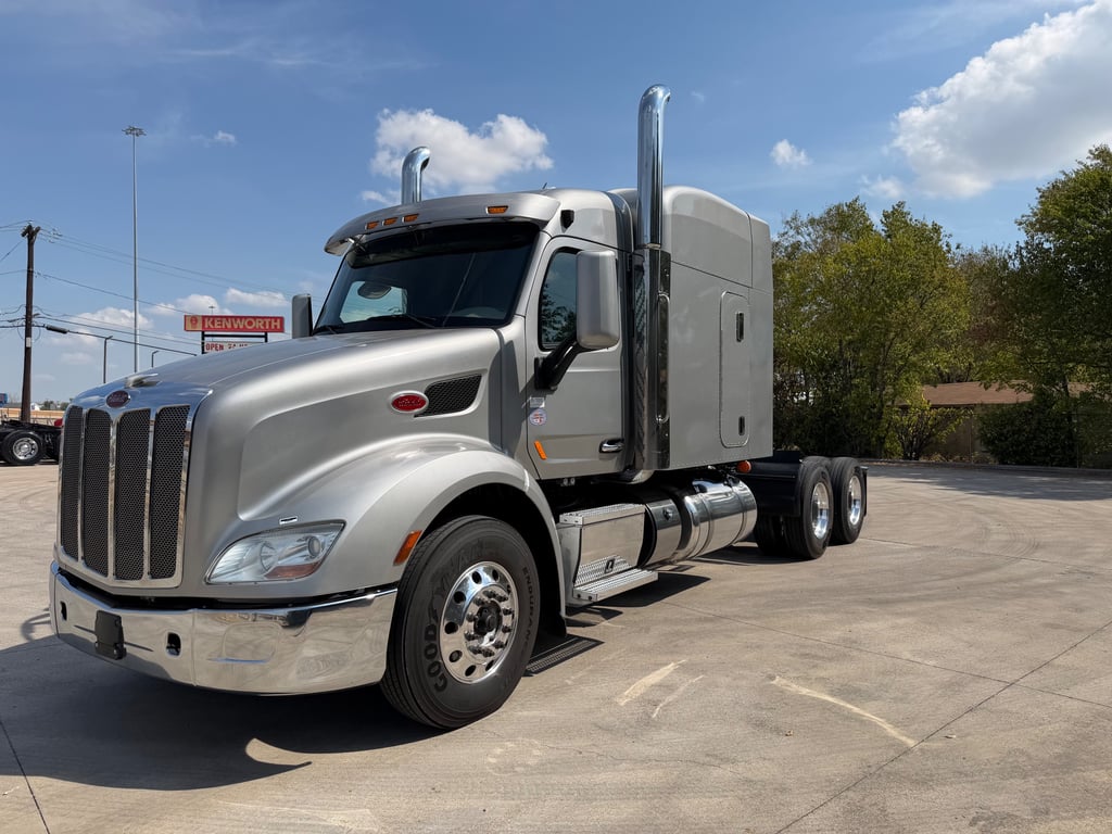 2021 Peterbilt 579 in Fort Worth, TX — photo 2
