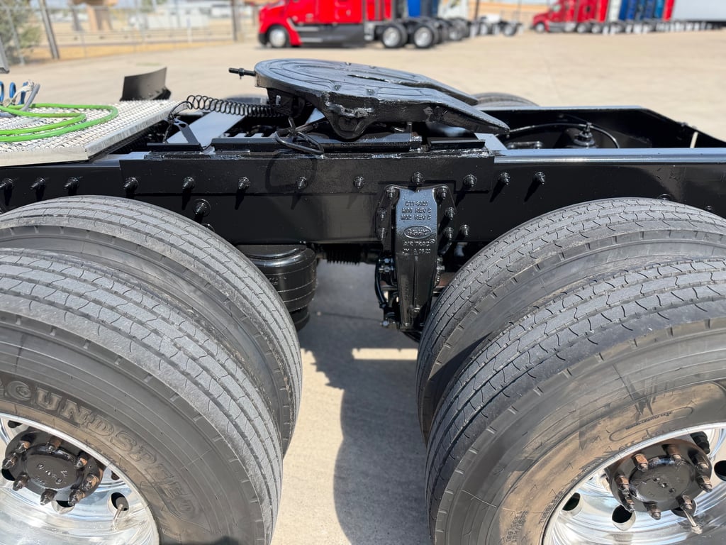 2021 Peterbilt 579 in Fort Worth, TX — photo 4