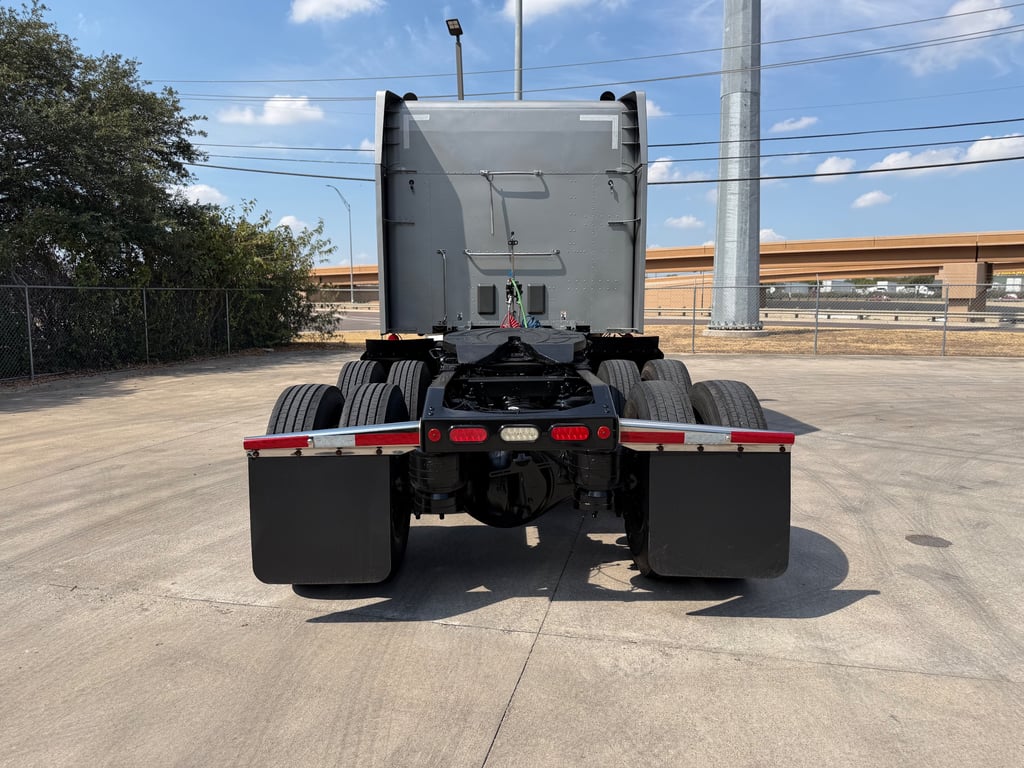 2021 Peterbilt 579 in Fort Worth, TX — photo 5