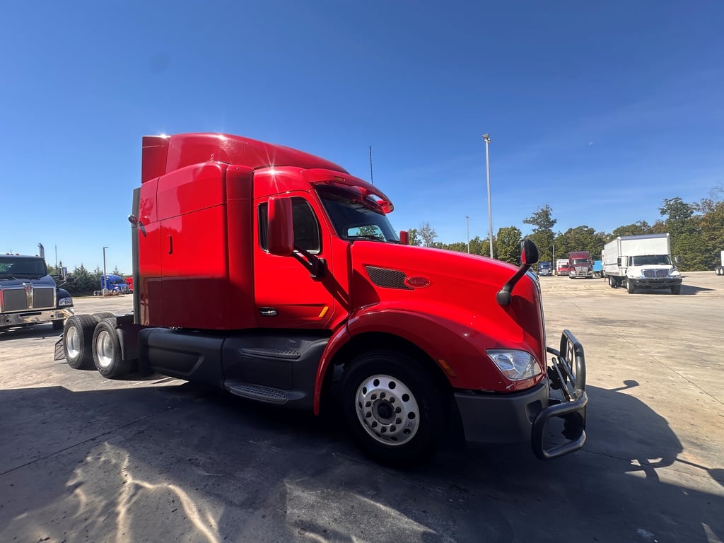 2021 Peterbilt 579 in Charlotte — photo 5