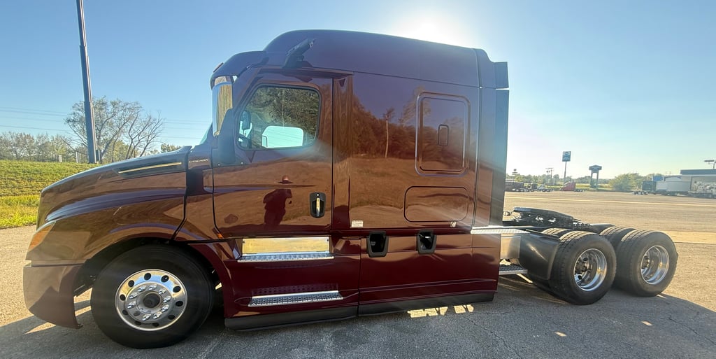 2021 Freightliner in Van Buren, AR — photo 8