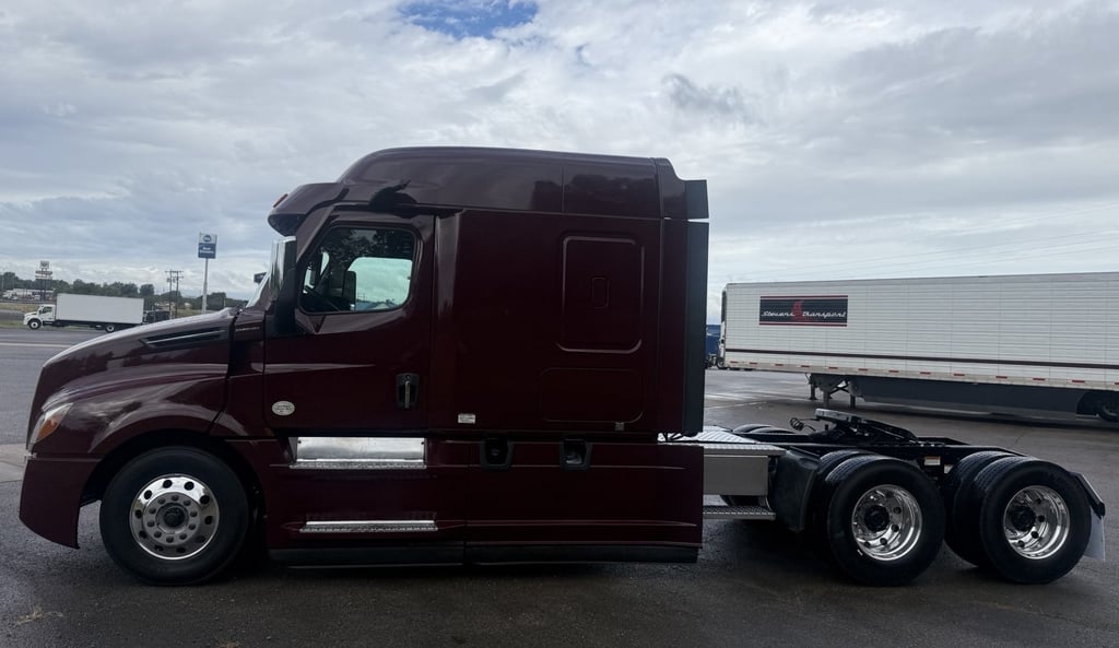 2021 Freightliner in Van Buren, AR — photo 6