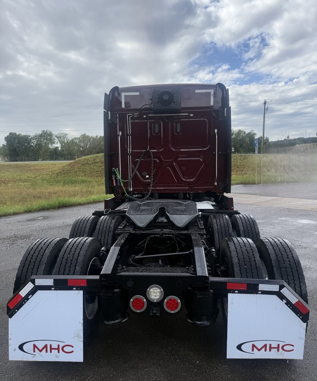 2021 Freightliner in Van Buren, AR — photo 4
