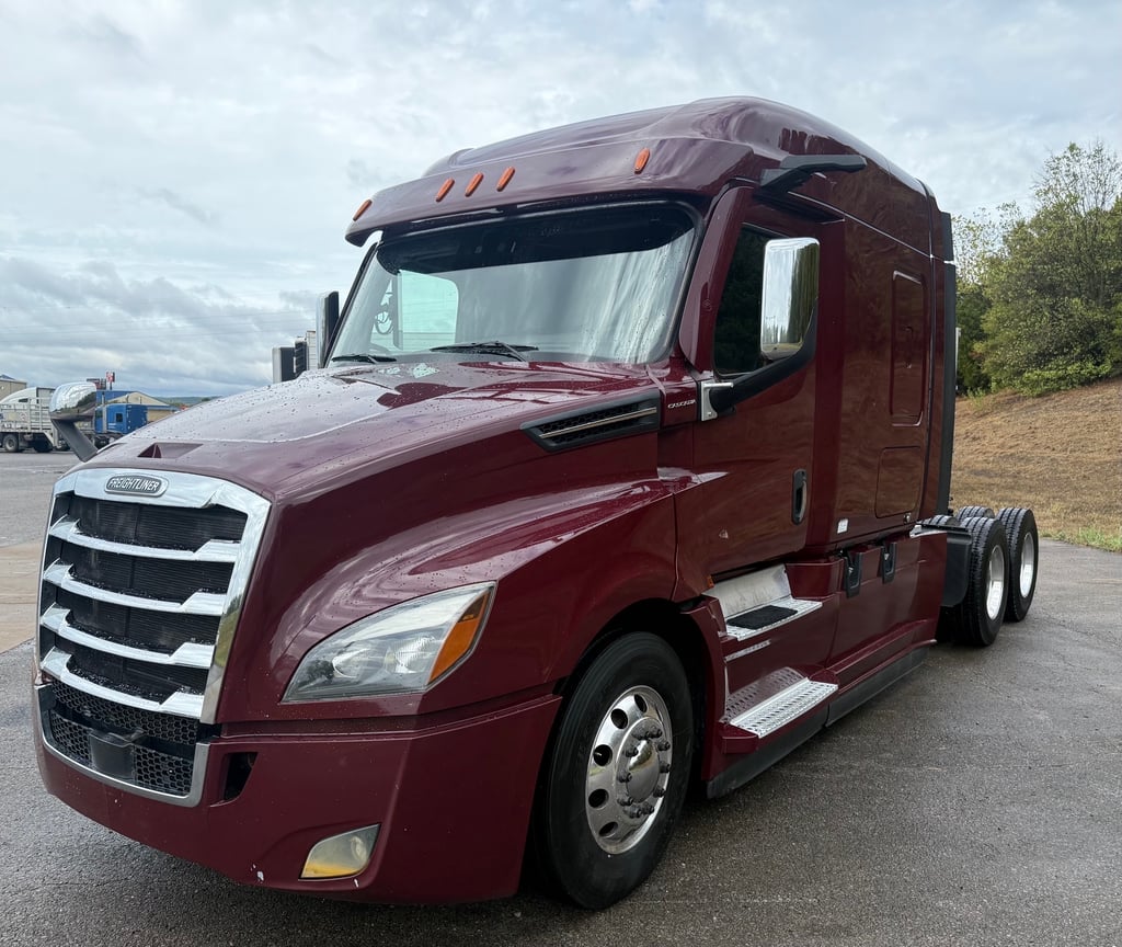 2021 Freightliner in Van Buren, AR — photo 2