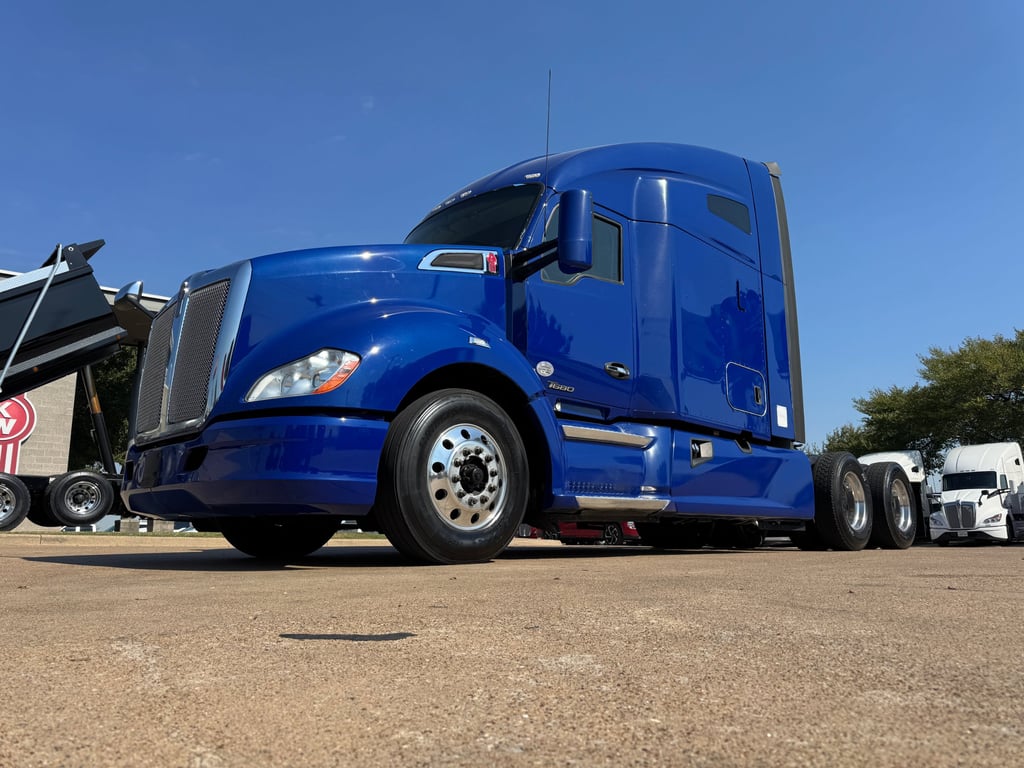2019 Kenworth T680 in Dallas, TX — photo 2