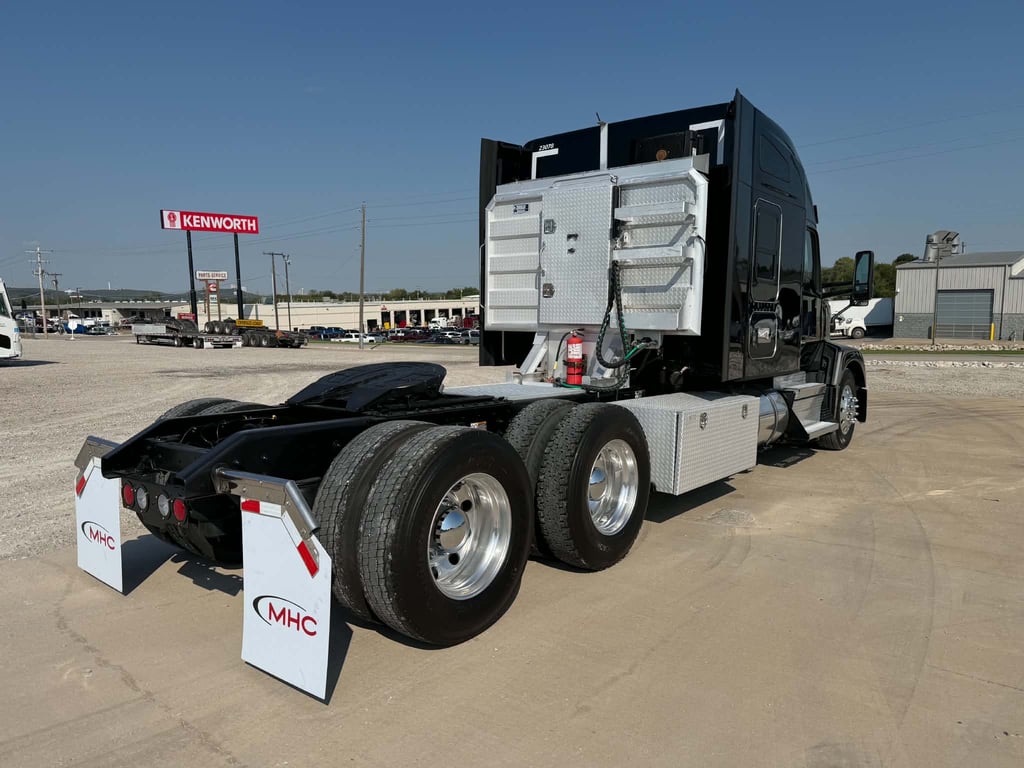 2023 Kenworth T680 in Tulsa, OK — photo 4