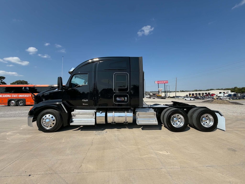2023 Kenworth T680 in Tulsa, OK — photo 8