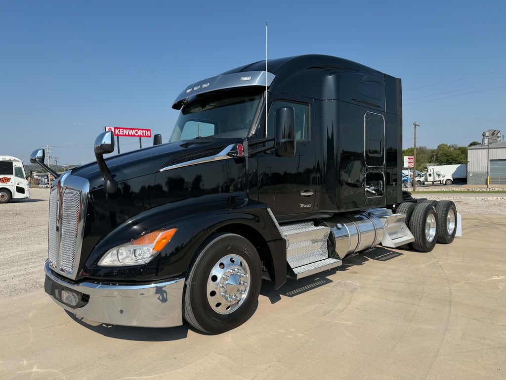 2023 Kenworth T680 in Tulsa, OK — photo 7