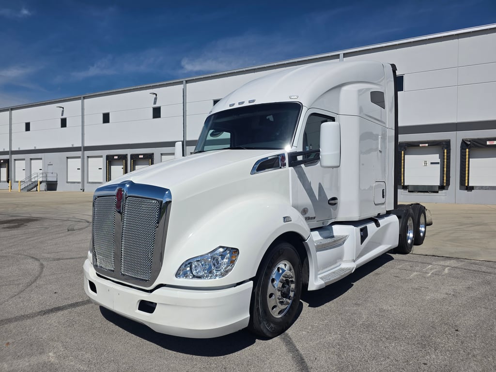 2022 Kenworth T680 in Kansas City, MO — photo 2