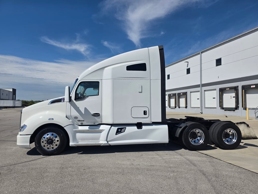 2022 Kenworth T680 in Kansas City, MO — photo 4