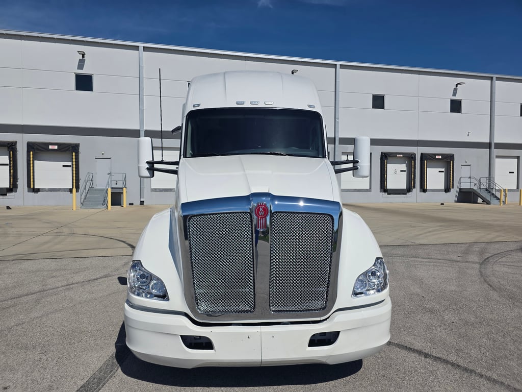 2022 Kenworth T680 in Kansas City, MO — photo 3