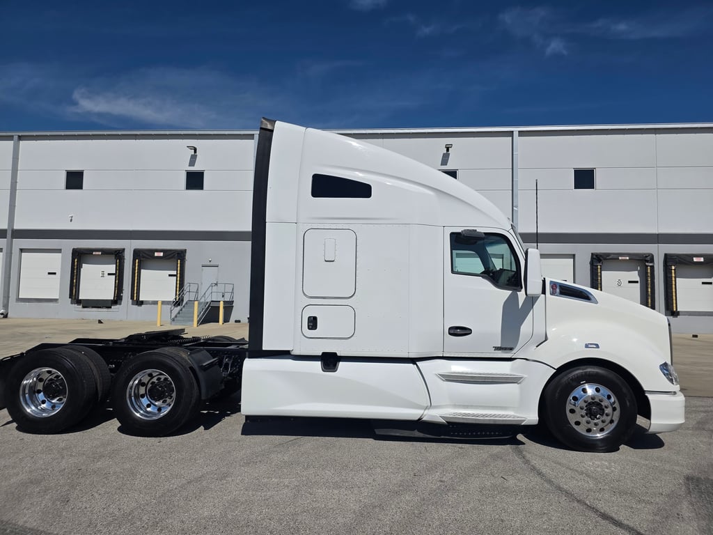 2022 Kenworth T680 in Kansas City, MO — photo 5