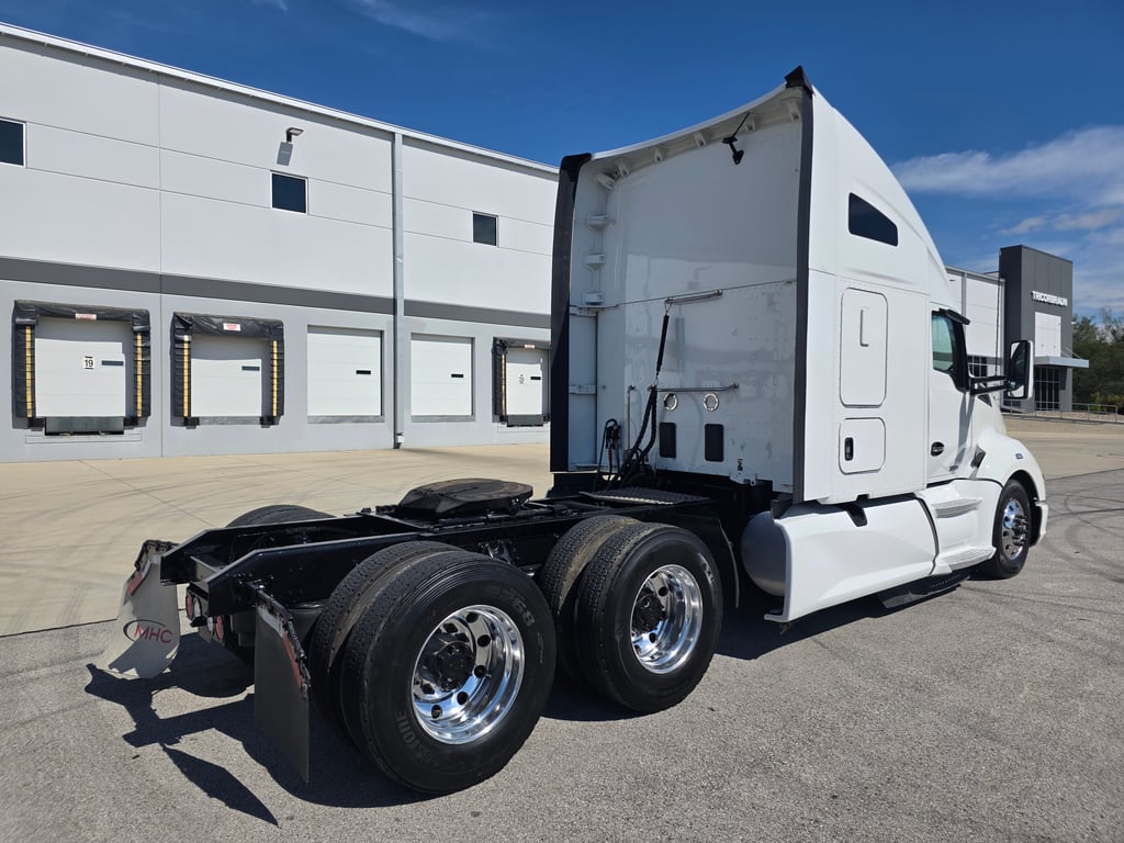 2022 Kenworth T680 in Kansas City, MO — photo 6