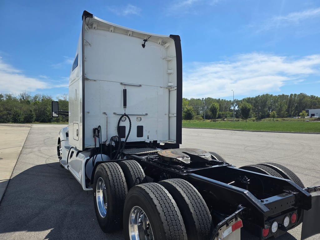 2022 Kenworth T680 in Kansas City, MO — photo 8