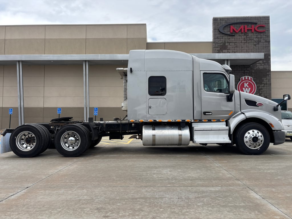 2020 Peterbilt 579 in Omaha, NE — photo 7