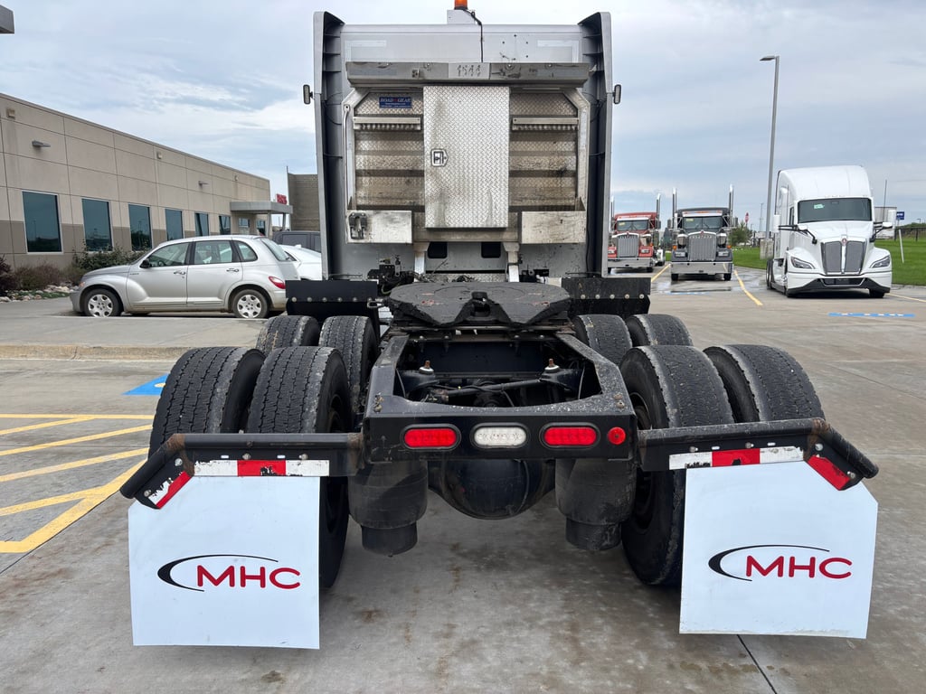 2020 Peterbilt 579 in Omaha, NE — photo 5