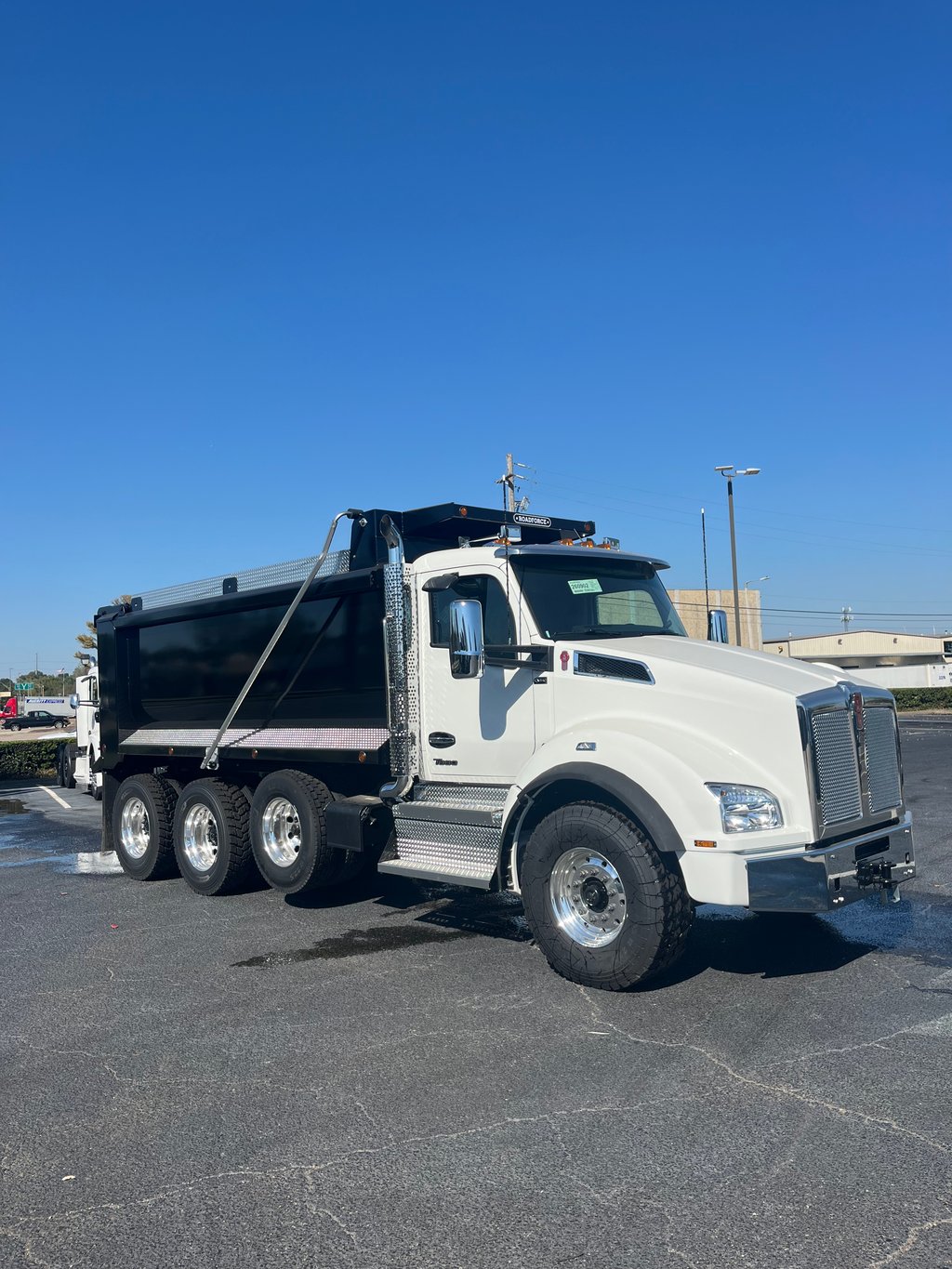 2027 Kenworth T880 in Memphis, TN